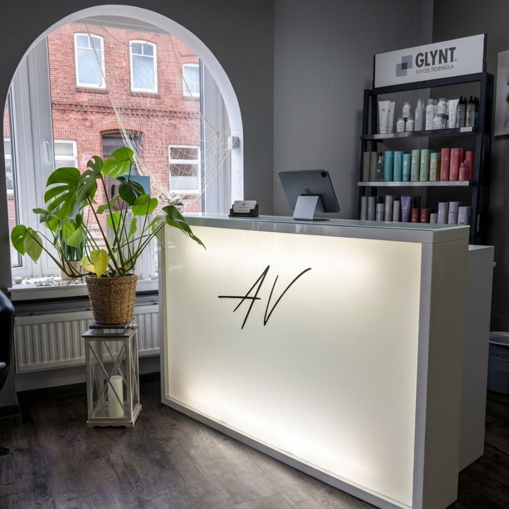 Friseursalon Angela Vredeveld in Harsefeld – Innenraum mit Stylingplätzen